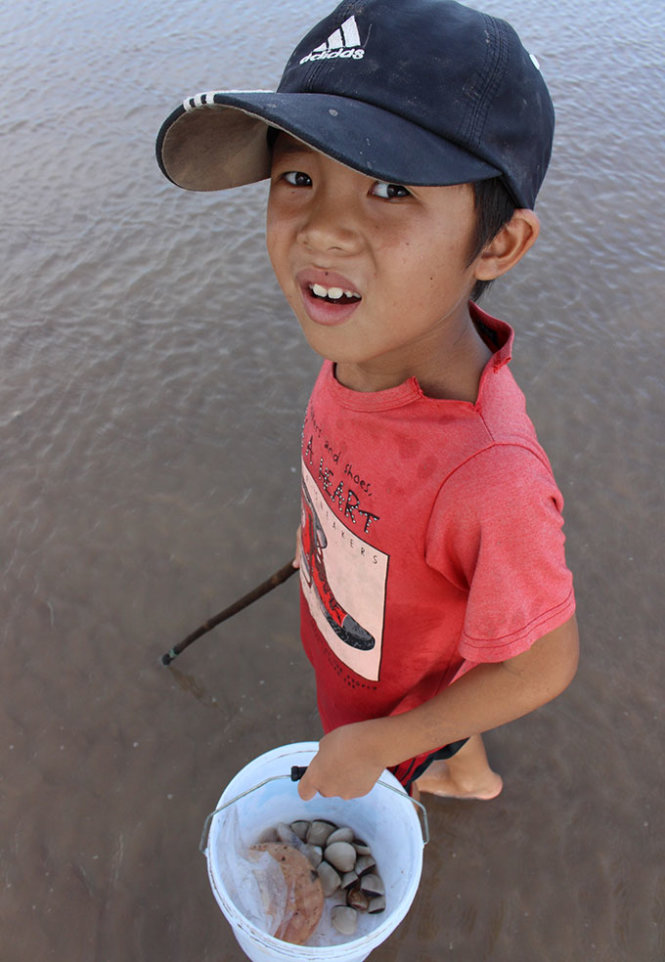 Phía[-]sau[-]câu[-]chuyện[-]“cướp”[-]nghêu[-]ở[-]Bạc[-]Liêu